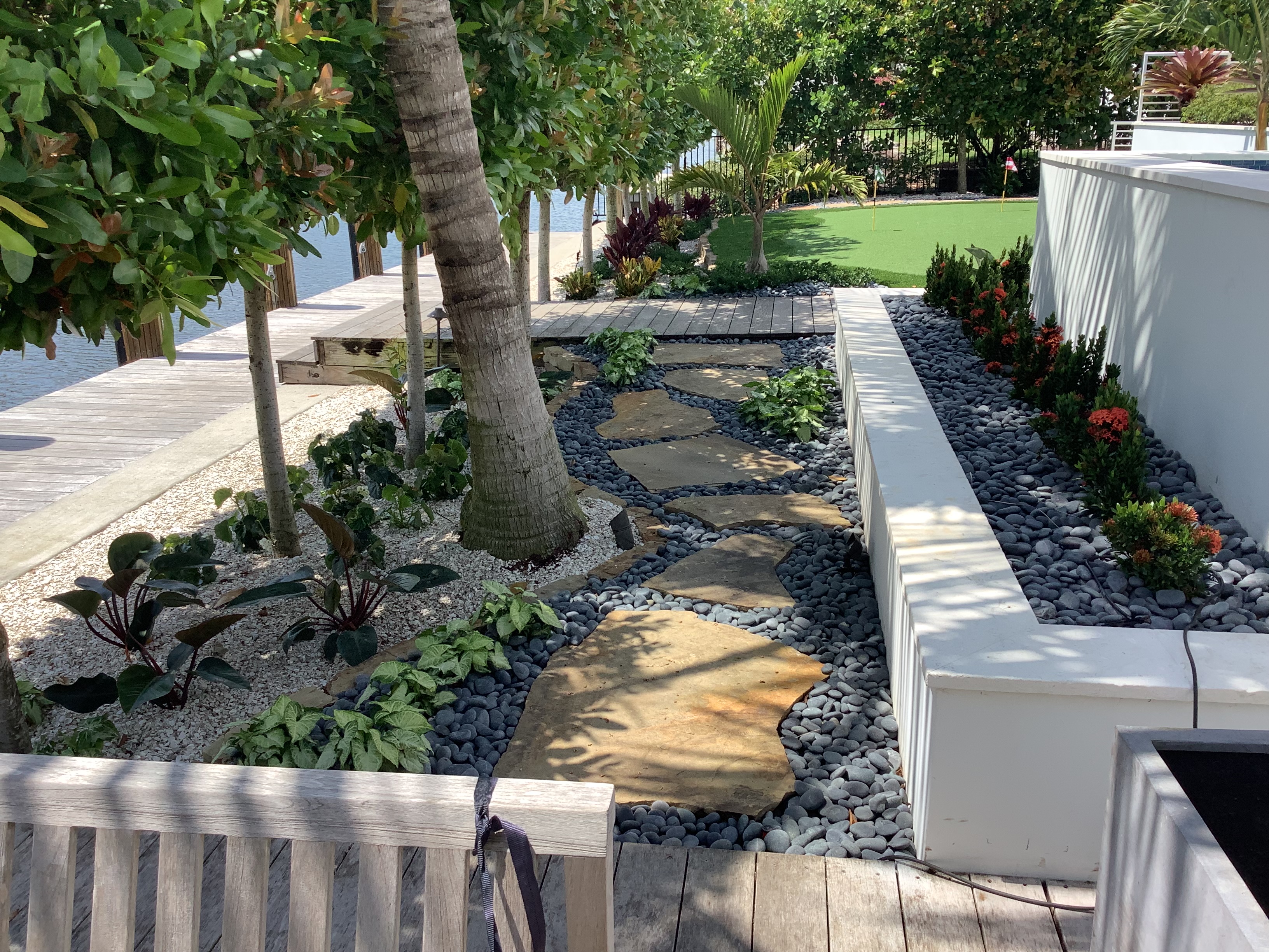 3 Reasons to Hire a Landscaping Company